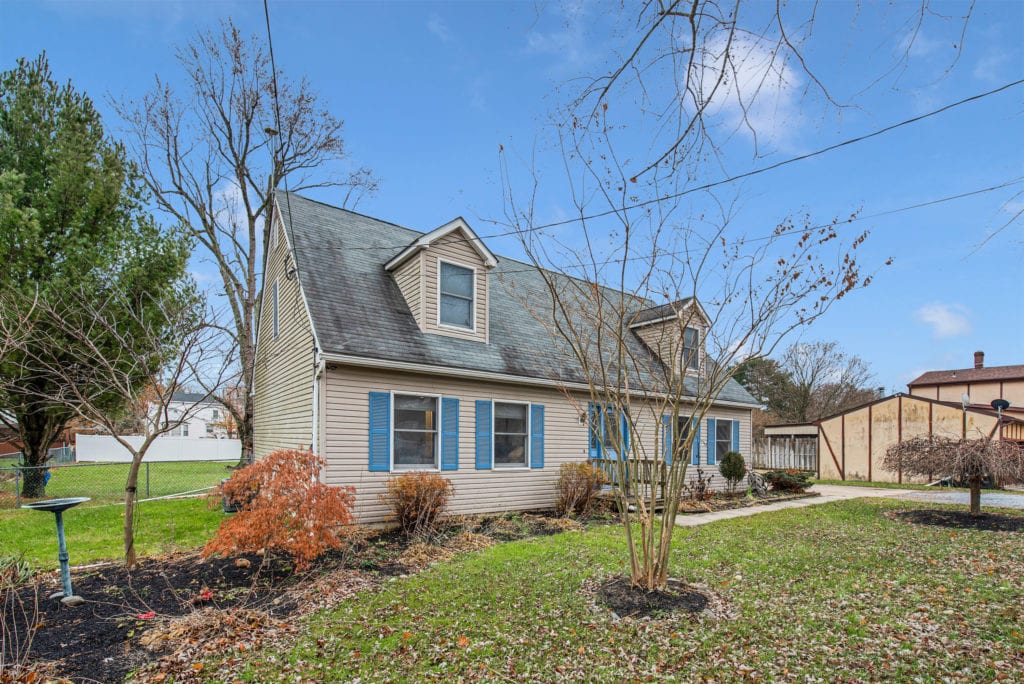 Cape Cod Home 205 S Laurel St 