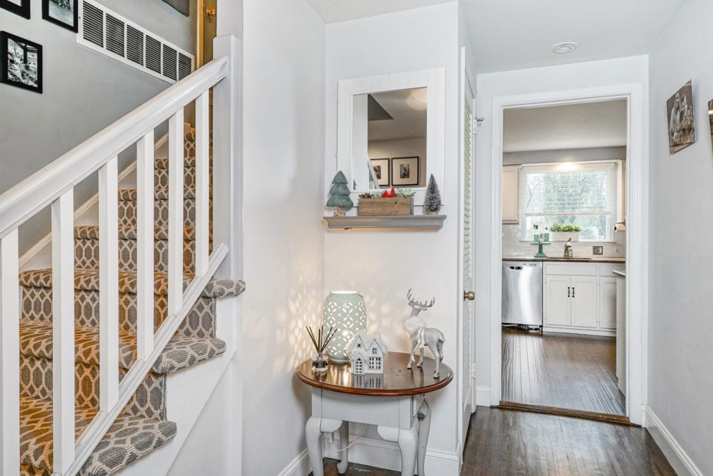 Foyer of 216 Westover Dr