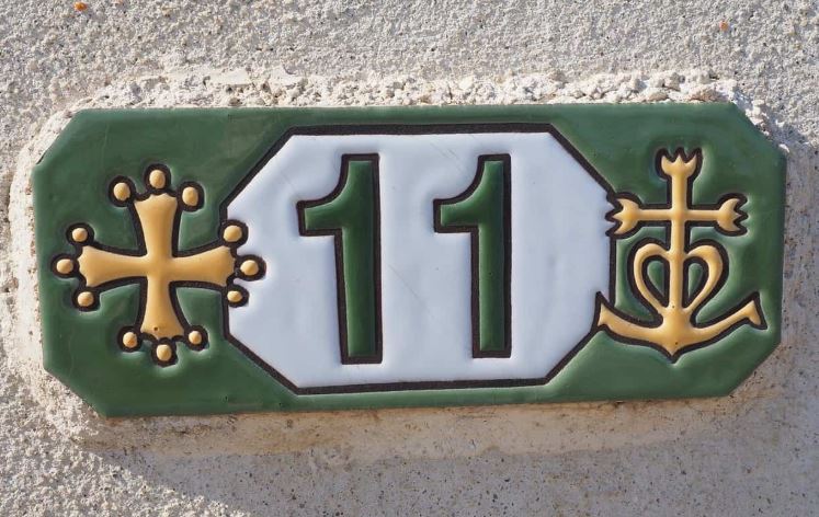 The number 11 to represent the 11 tips about home inspections