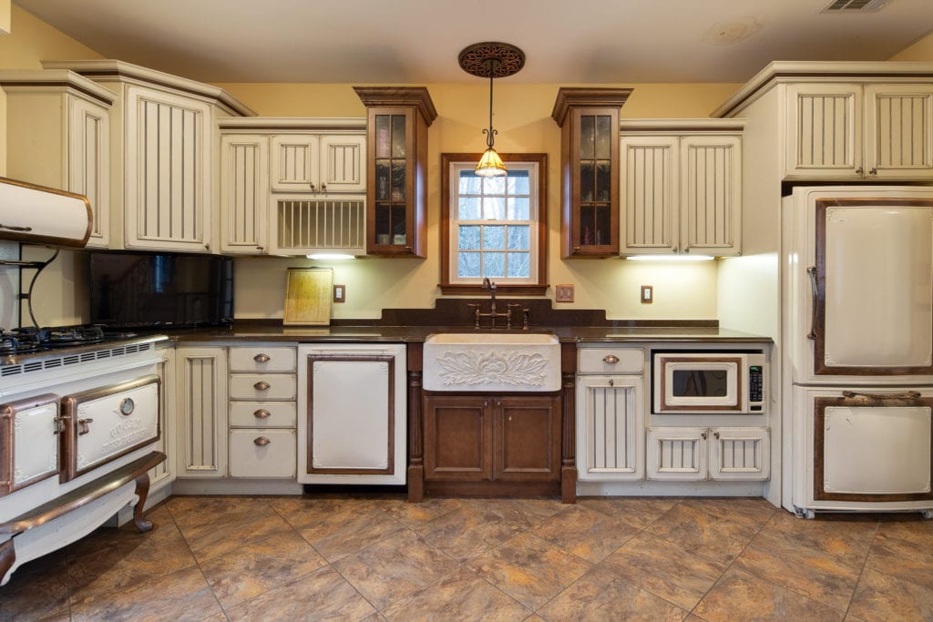 A combination of French White and Walnut Cabinetry gives this kitchen a beautiful contrast.