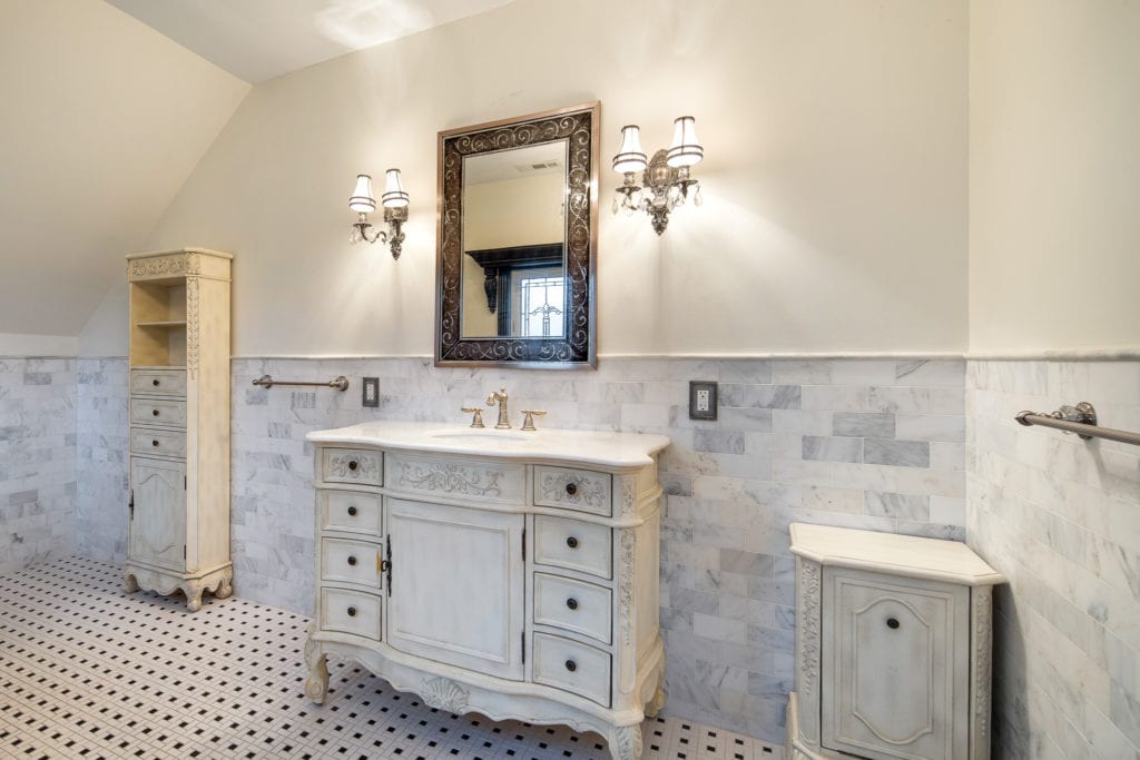 The bathroom vanity and lighting fixtures are stunning.