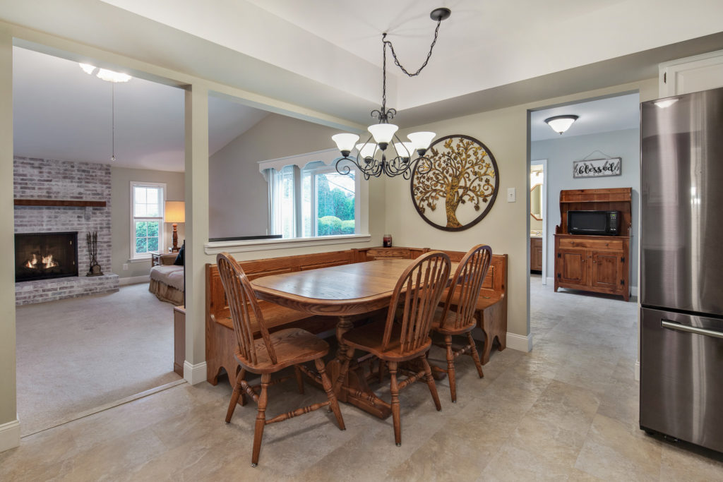 EAt-in dining area of the kitchen