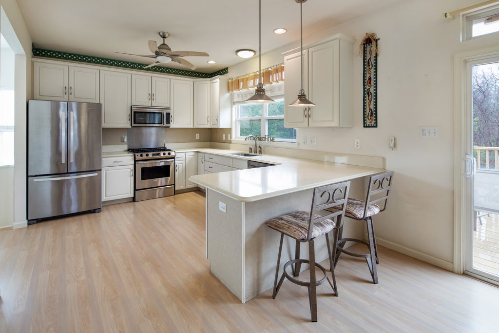 Breakfast bar 25 Turtle Creek Drive