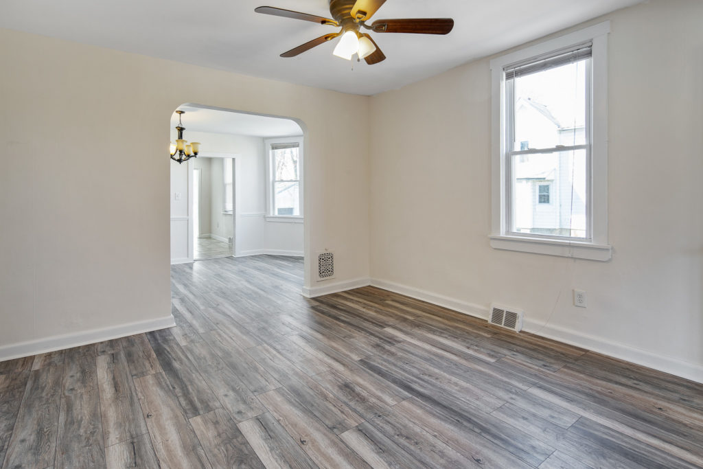 The living room of 3815 Union Avenue