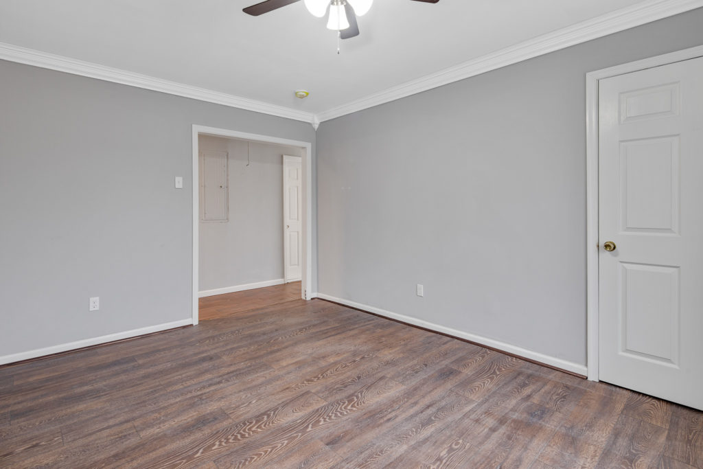 Family Room of 470 Dickinson Rd