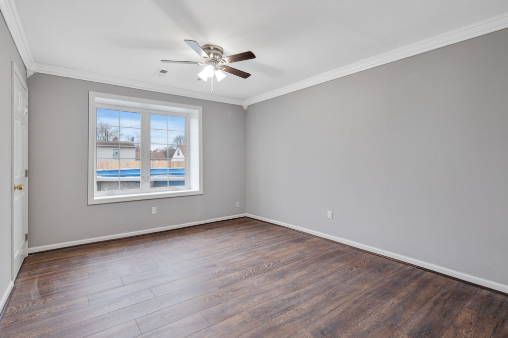 Family room of 470 Dickinson