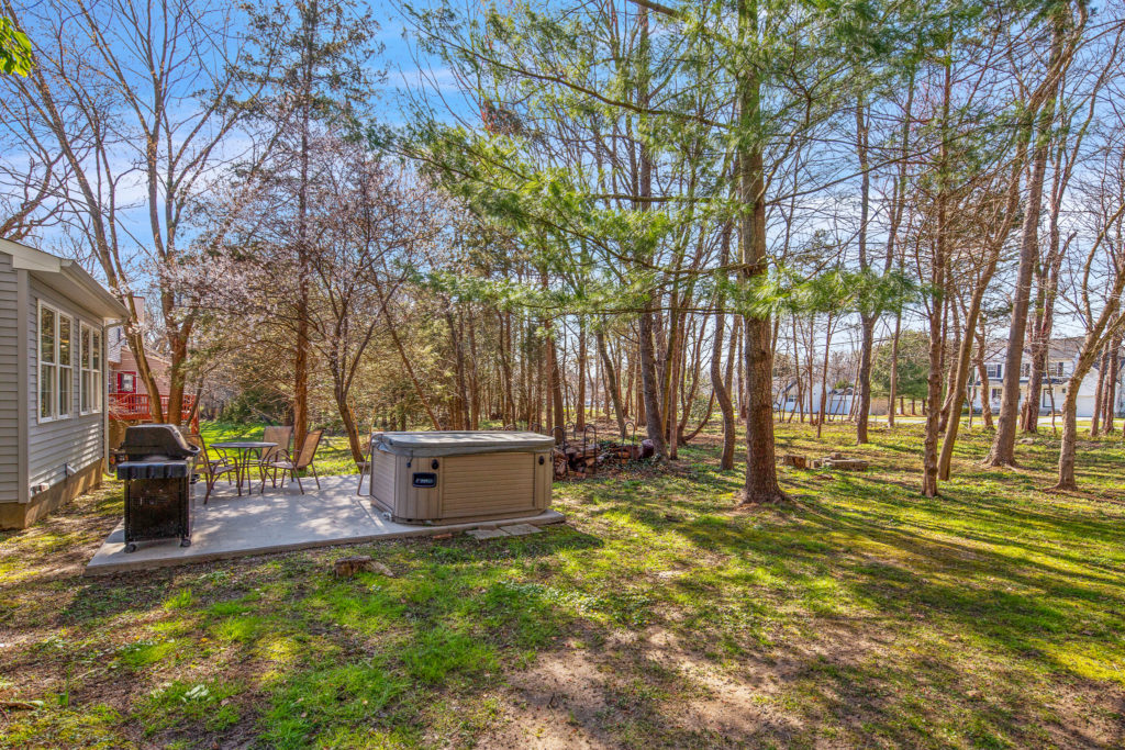 The hot tub at 49 Woodduck