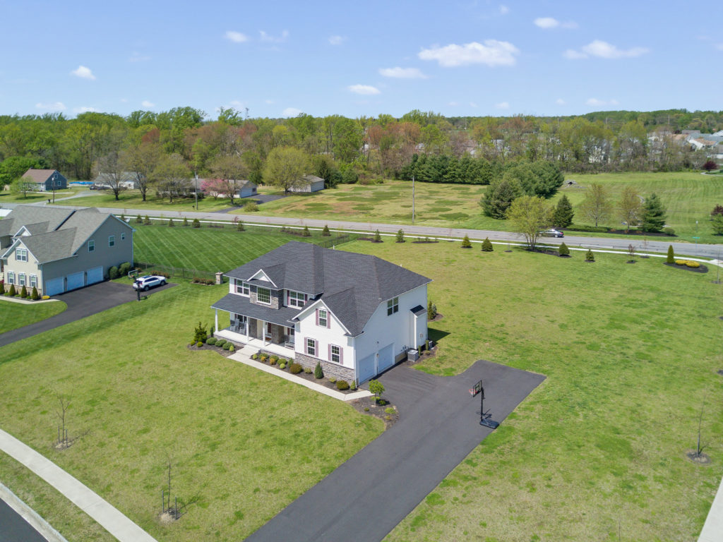 4 Palomino showing driveway