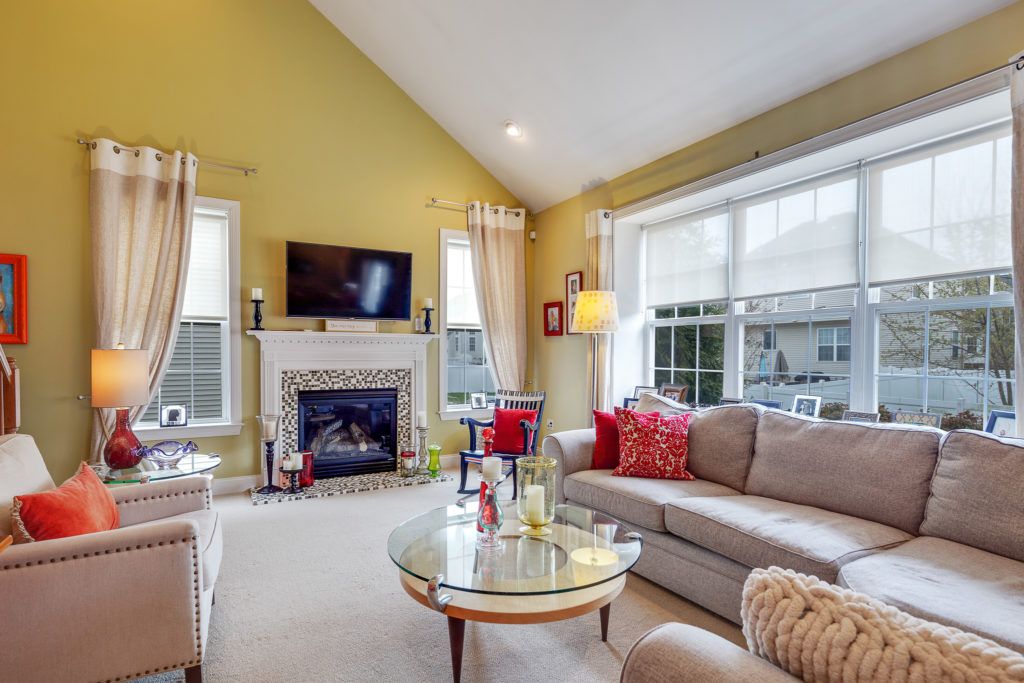 Family room of 635 Bainbridge