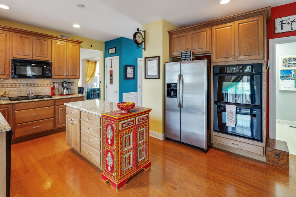 Kitchen of 635 Bainbridge Dr