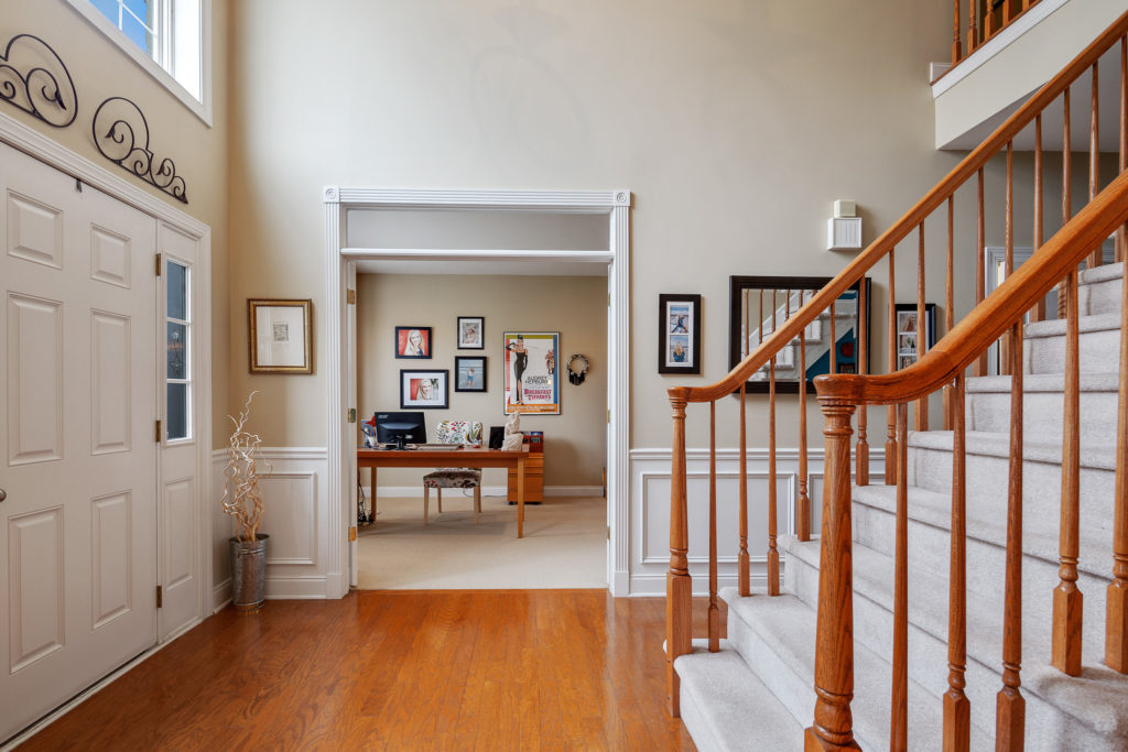 Foyer of 635 Bainbridge Drive