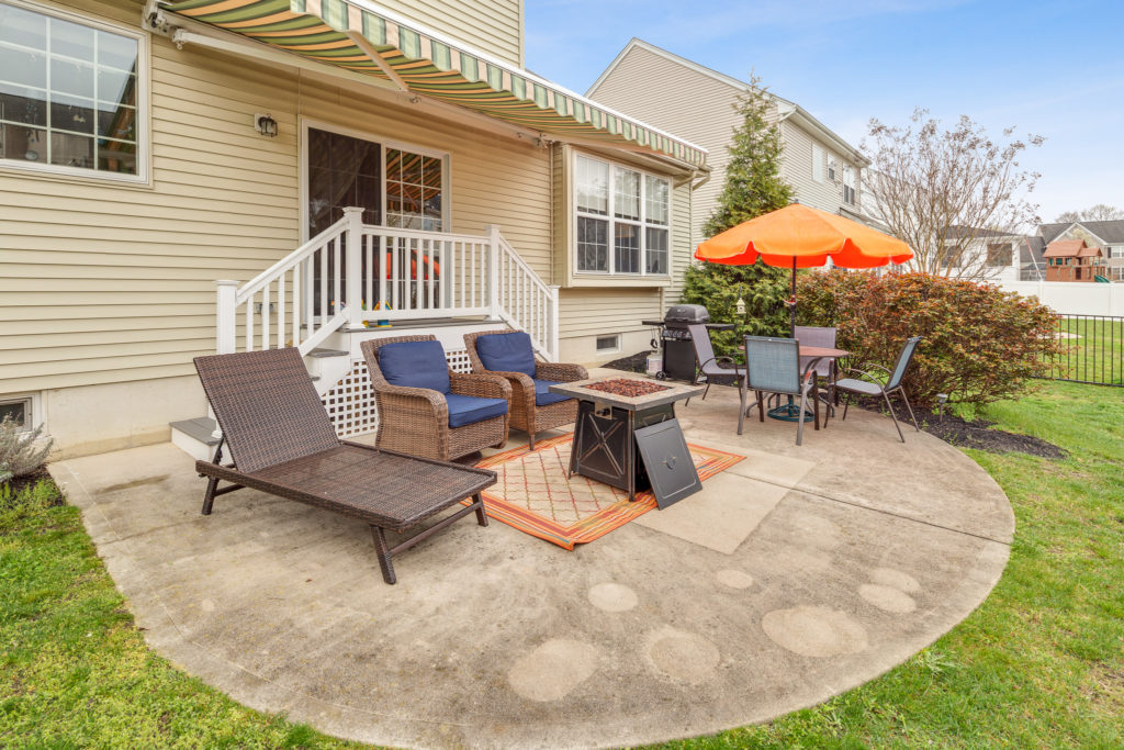 patio at 635 Bainbridge Drive