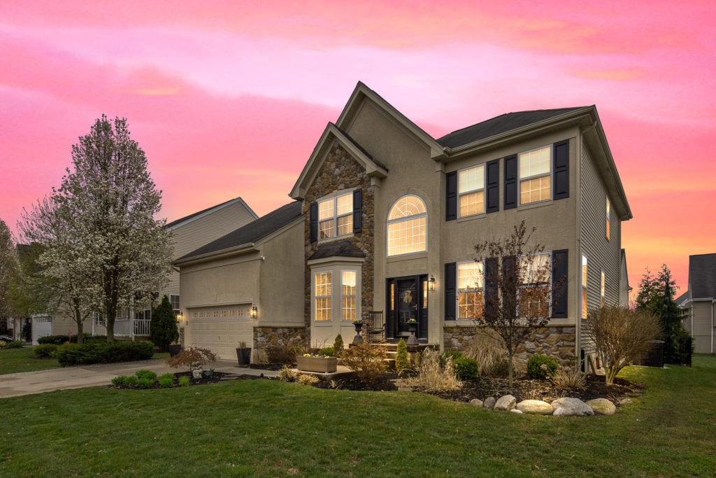 635 Bainbridge Drive at Twilight