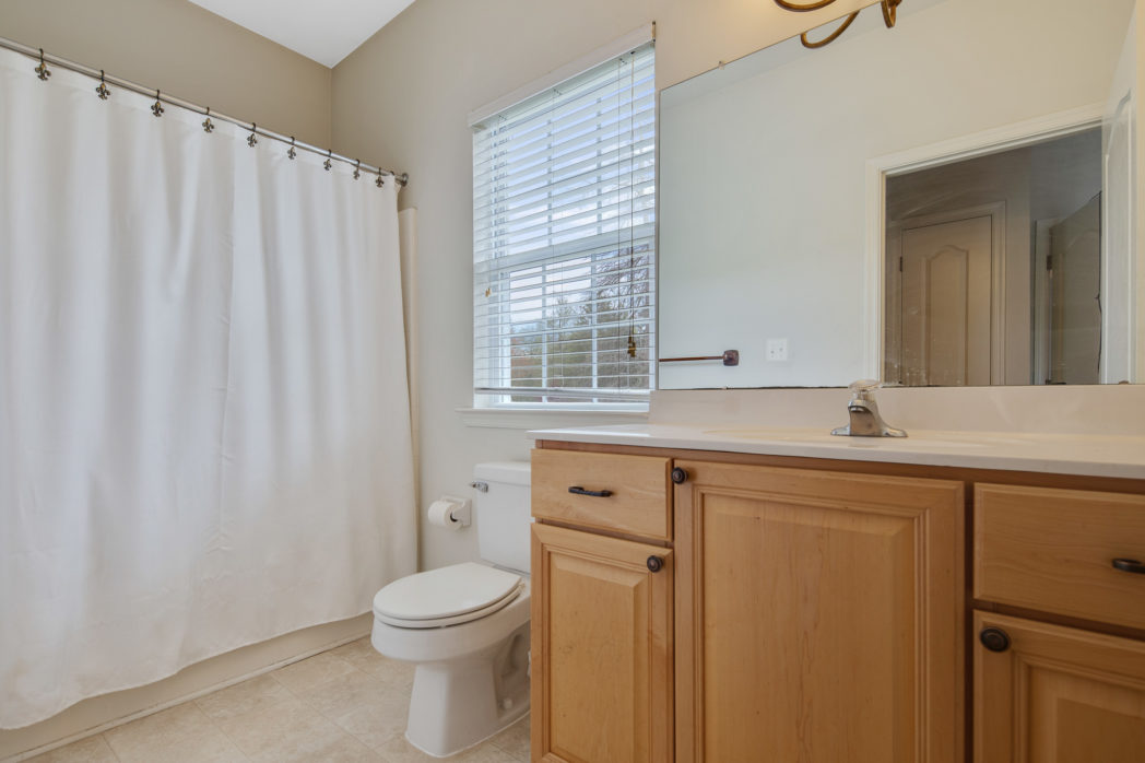 front bedroom en-suite bathroom