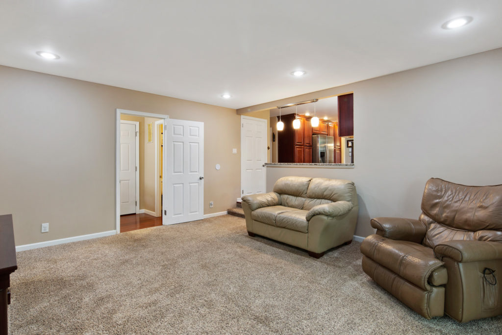 Family room of 38 Pennsylvania Avenue Stratford