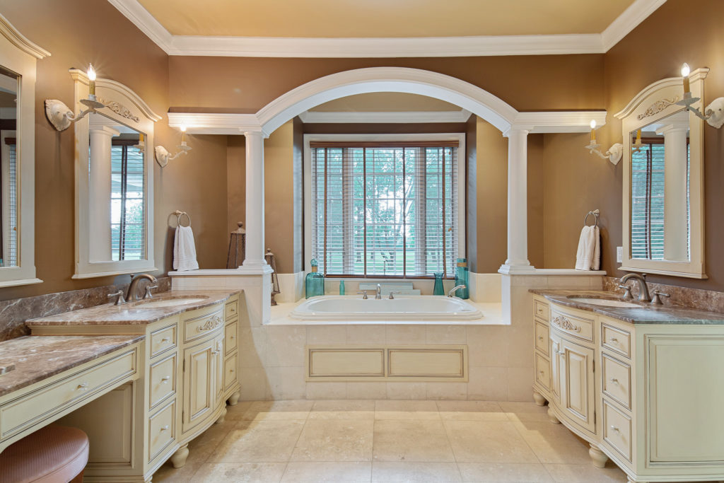 Master bathroom at 200 High Stree